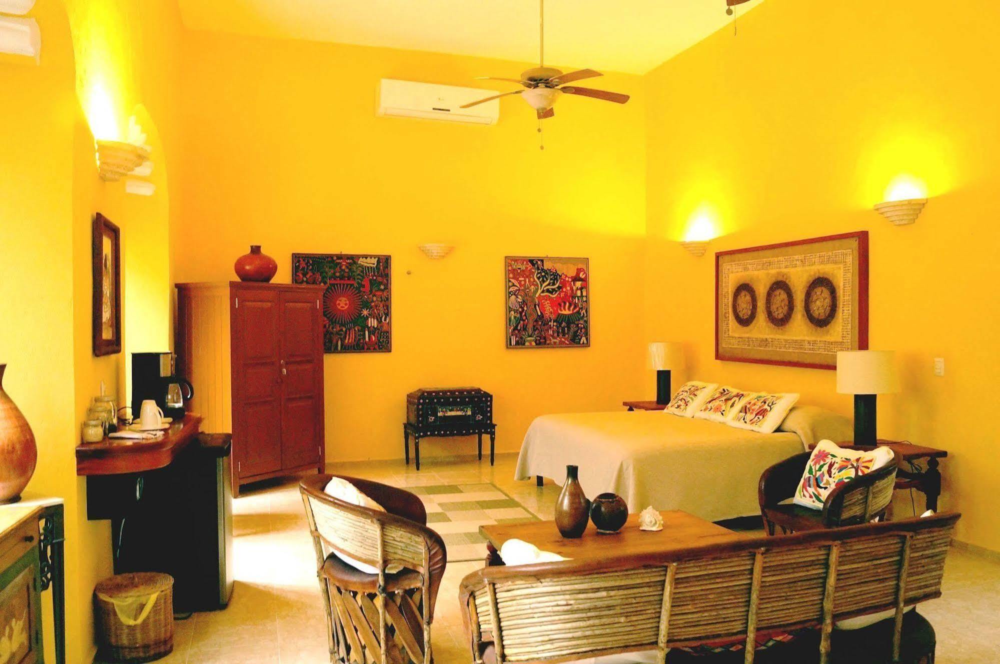 Casa Quetzal Hotel Valladolid  Buitenkant foto